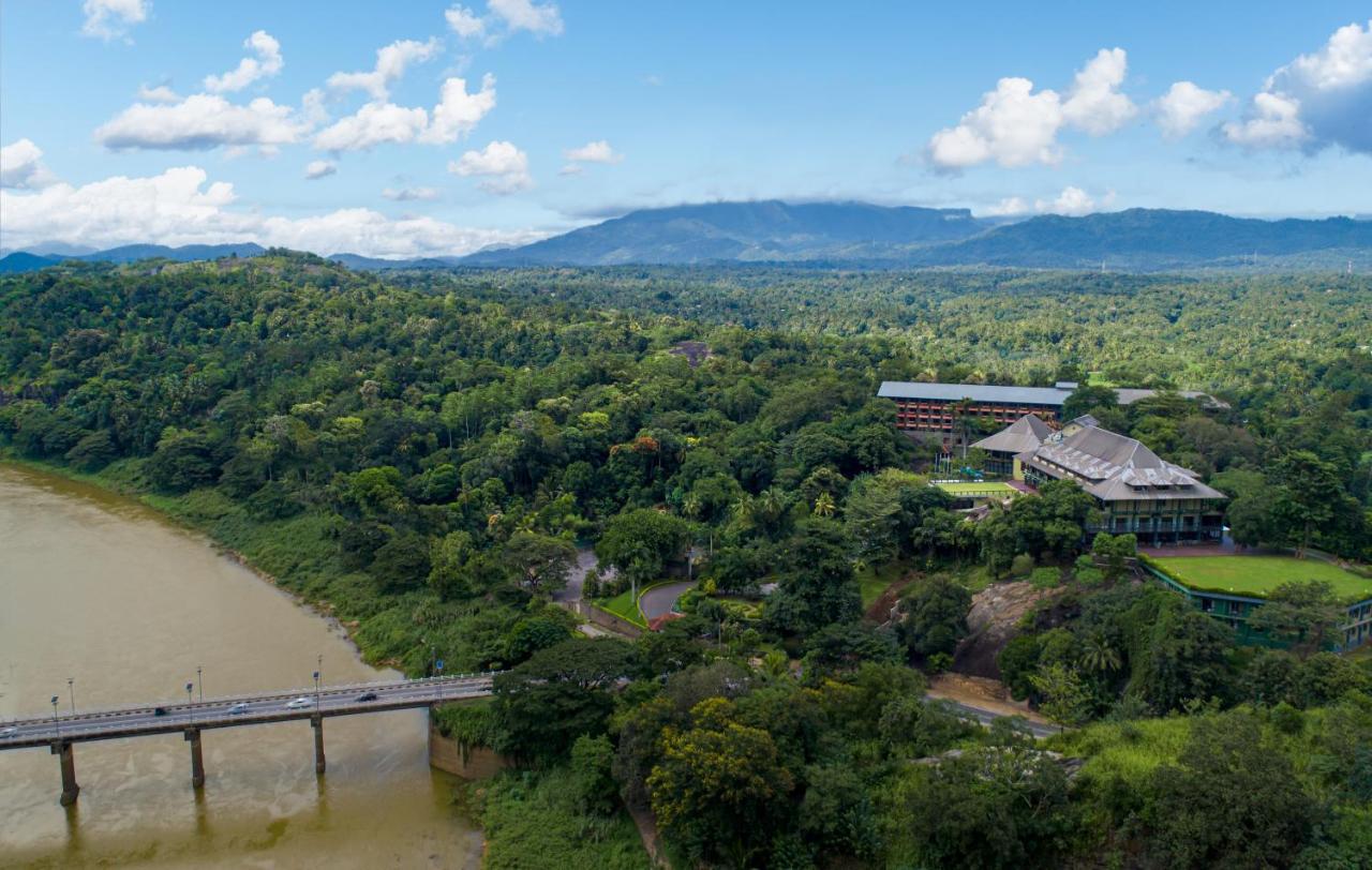 Earl'S Regency Hotel Kandy Kültér fotó