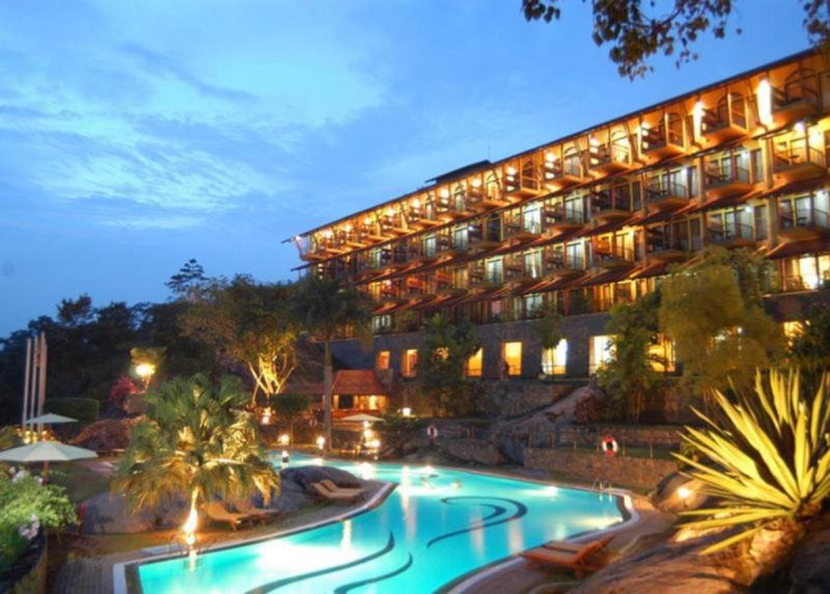Earl'S Regency Hotel Kandy Kültér fotó